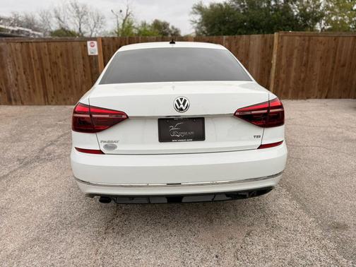 Pure White 2017 Volkswagen Passat 1.8T R-Line w/Comfort