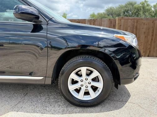 Black 2013 Toyota Highlander SE