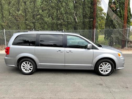 Photo 4 of 28 of 2018 Dodge Grand Caravan SXT