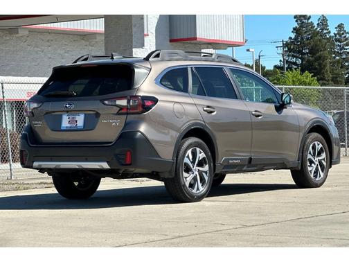 Brilliant Bronze Metallic 2021 Subaru Outback Limited XT