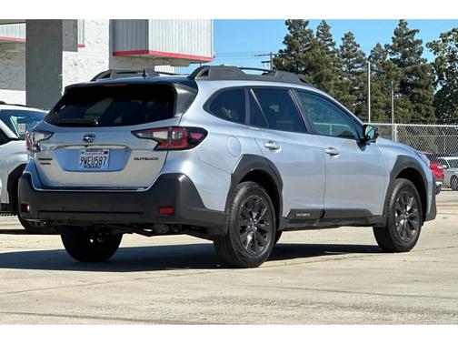 Ice Silver Metallic 2025 Subaru Outback Onyx Edition