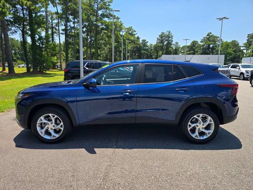 Blue Glow Metallic 2024 Chevrolet Trax LS
