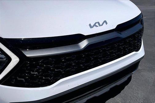 Glacial White Pearl 2024 Kia Sportage X-Line