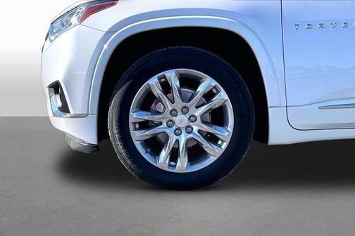 Iridescent Pearl Tricoat 2019 Chevrolet Traverse High Country