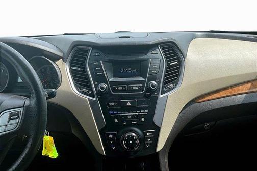 2016 Hyundai SANTA FE SE