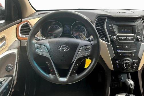2016 Hyundai SANTA FE SE