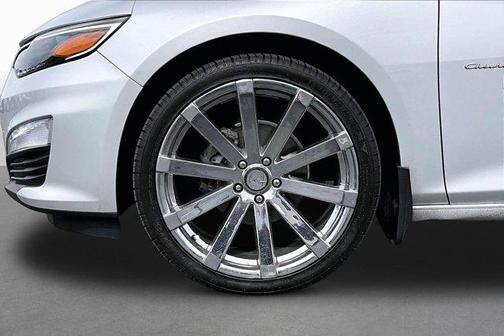 Silver Ice Metallic 2019 Chevrolet Malibu LT