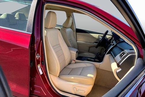 Pearl 2017 Toyota Camry XLE