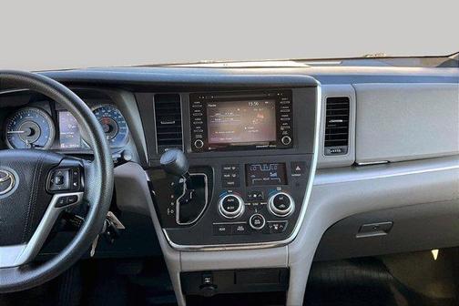 Midnight Black Metallic 2018 Toyota Sienna LE