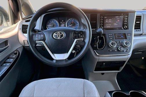 Midnight Black Metallic 2018 Toyota Sienna LE