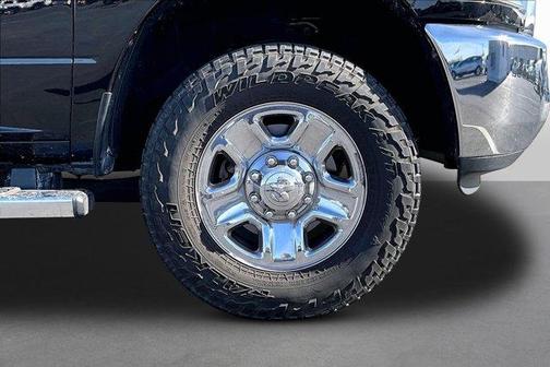 Brilliant Black Crystal Pearlcoat 2017 RAM 2500 Tradesman