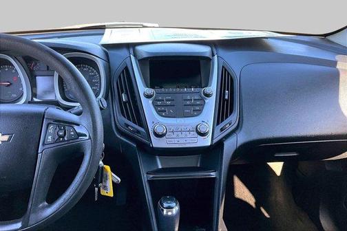 Summit White 2017 Chevrolet Equinox LS