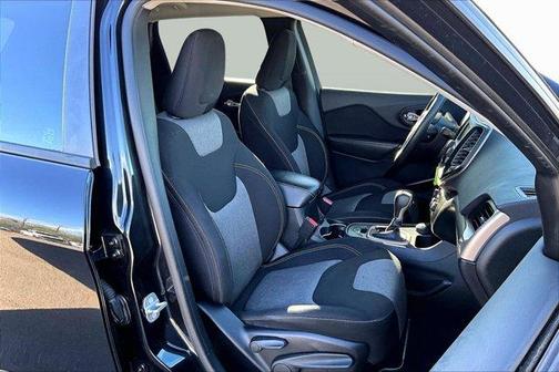 2014 Jeep Cherokee Sport