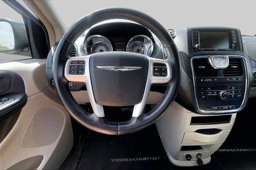 Billet Silver Metallic Clearcoat 2014 Chrysler Town & Country Touring