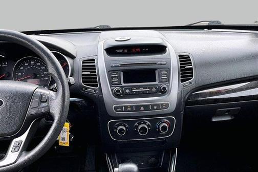 Titanium Silver 2015 Kia Sorento LX