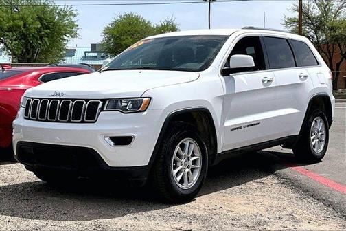 Bright White Clearcoat 2018 Jeep Grand Cherokee Laredo E