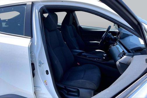 Blizzard Pearl 2018 Toyota C-HR XLE