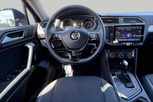 Deep Black Pearl Effect 2021 Volkswagen Tiguan 2.0T S