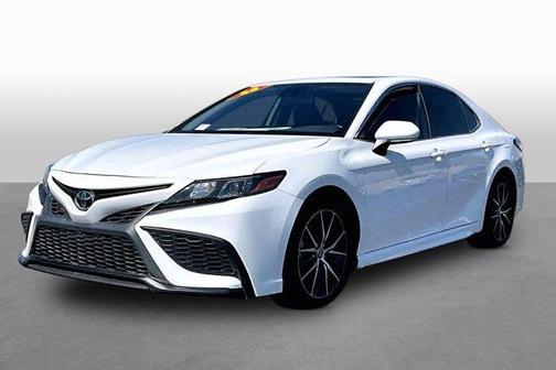 White 2022 Toyota Camry SE