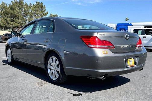 Gray 2005 Toyota Avalon XL