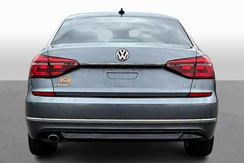 2017 Volkswagen Passat 1.8T R-Line