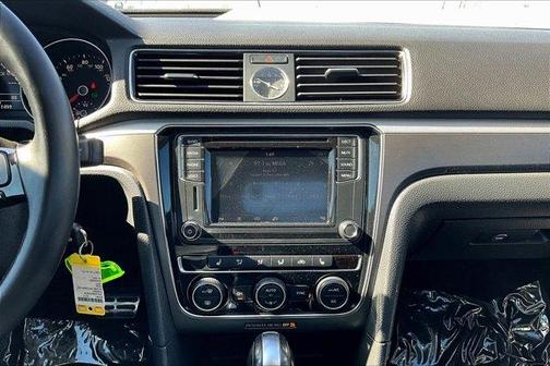 2017 Volkswagen Passat 1.8T R-Line