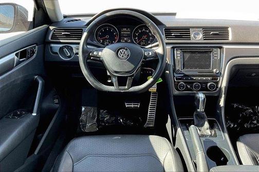 2017 Volkswagen Passat 1.8T R-Line