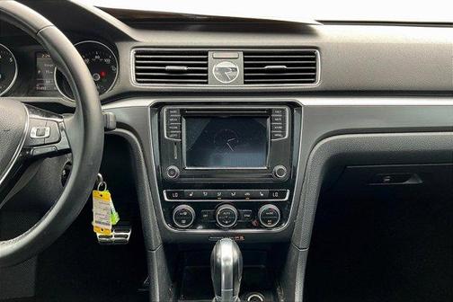 2017 Volkswagen Passat 1.8T R-Line
