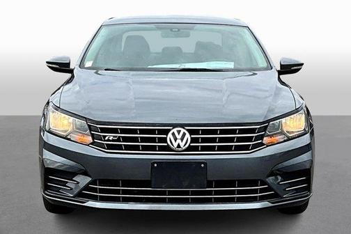 2017 Volkswagen Passat 1.8T R-Line