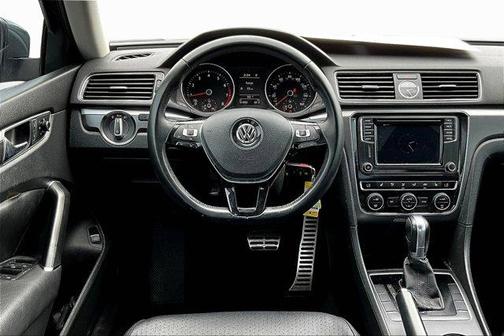 2017 Volkswagen Passat 1.8T R-Line