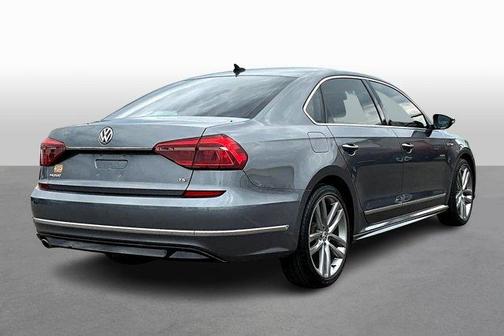2017 Volkswagen Passat 1.8T R-Line