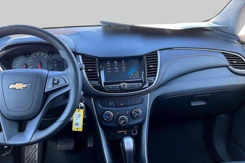 Summit White 2017 Chevrolet Trax LT