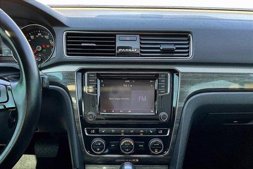 2018 Volkswagen Passat 2.0T SE w/ Technology