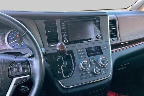 2018 Toyota Sienna XLE