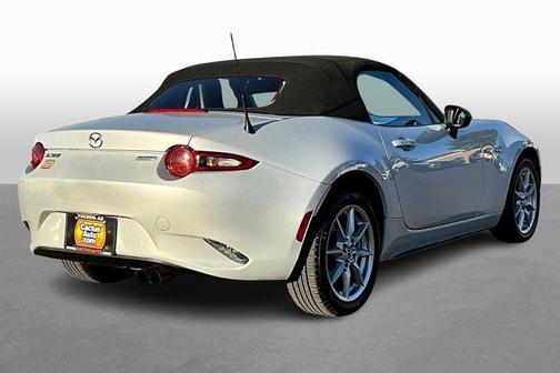 2017 Mazda MX-5 Miata Sport