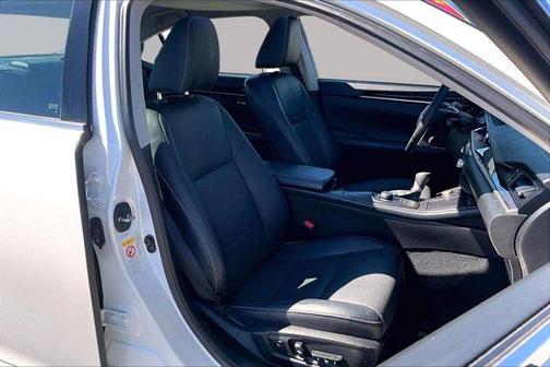 White 2018 Lexus ES 350 Base