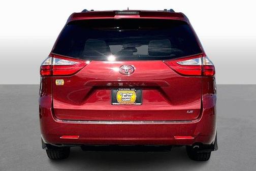 2018 Toyota Sienna LE