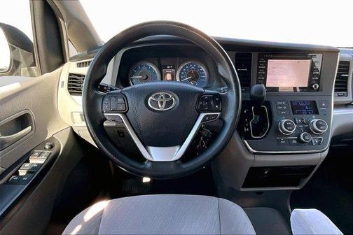 2018 Toyota Sienna LE