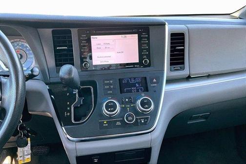 2018 Toyota Sienna LE