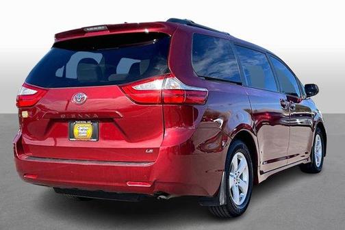 2018 Toyota Sienna LE