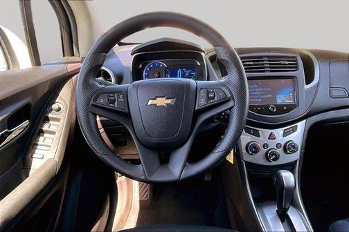 Summit White 2016 Chevrolet Trax LT