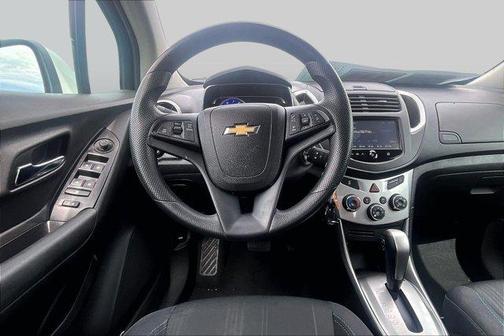 Summit White 2016 Chevrolet Trax LT