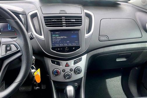 Summit White 2016 Chevrolet Trax LT
