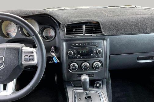 Bright White Clearcoat 2014 Dodge Challenger SXT
