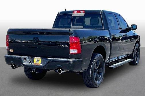 Brilliant Black Crystal Pearlcoat 2018 RAM 1500 Big Horn