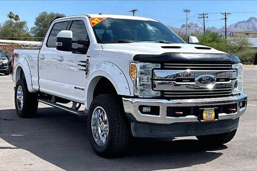 Oxford White 2017 Ford F-250 Lariat