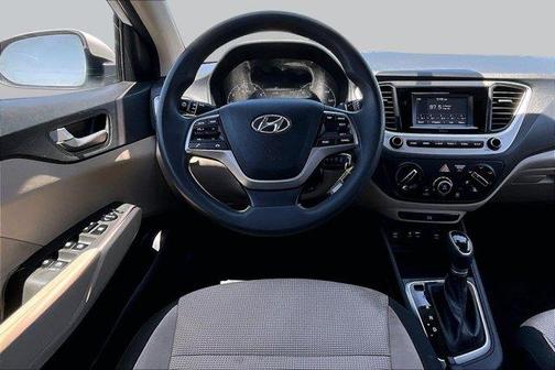 Frost White Pearl 2022 Hyundai Accent SE