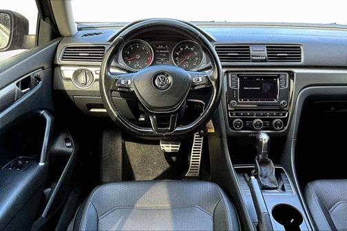 2018 Volkswagen Passat 2.0T R-Line