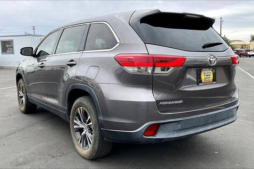 Predawn Gray Mica 2019 Toyota Highlander LE