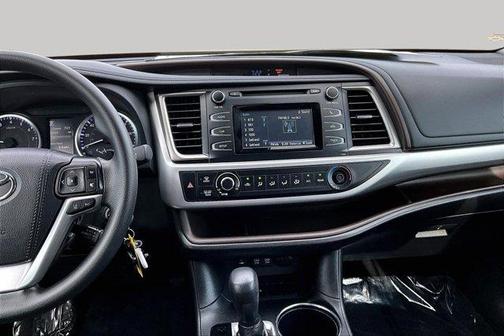 Predawn Gray Mica 2019 Toyota Highlander LE